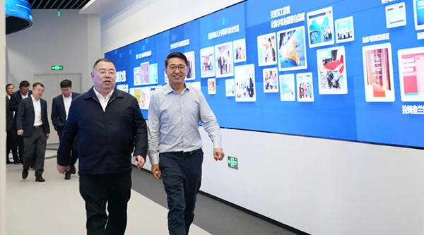 上海國(guó)投公司董事長(zhǎng)袁國(guó)華一行蒞臨新華三調(diào)研交流